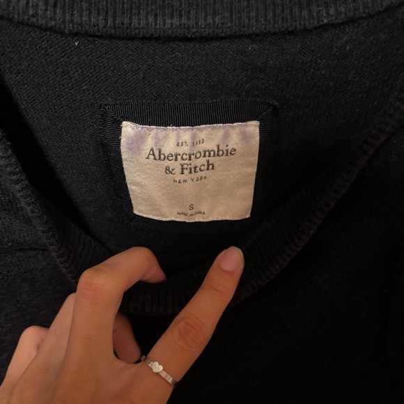 ABERCROMBIE & FITCH SWEATER - Picture 4 of 7